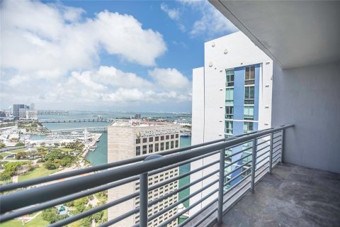 Condo in Miami, Florida, 1 bedroom  № 1888895 - photo 2