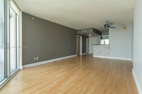 Condo in Miami, Florida, 1 bedroom  № 1888895 - photo 18