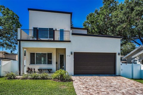 House in Tampa, Florida 3 bedrooms, 198.63 sq.m. № 1761921 - photo 1
