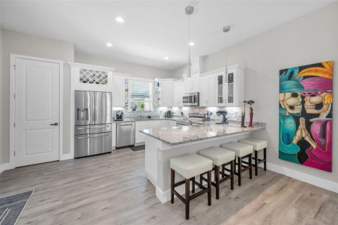 House in Tampa, Florida 3 bedrooms, 198.63 sq.m. № 1761921 - photo 5