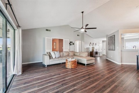 Casa en venta en Brandon, Florida, 4 dormitorios, 187.2 m2 № 1857883 - foto 7