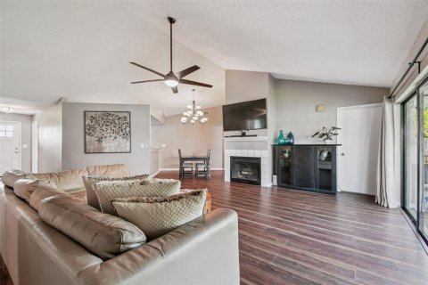 Casa en venta en Brandon, Florida, 4 dormitorios, 187.2 m2 № 1857883 - foto 8
