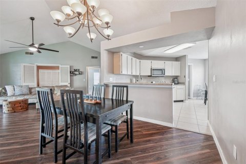 Casa en venta en Brandon, Florida, 4 dormitorios, 187.2 m2 № 1857883 - foto 9