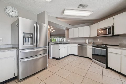 Casa en venta en Brandon, Florida, 4 dormitorios, 187.2 m2 № 1857883 - foto 11