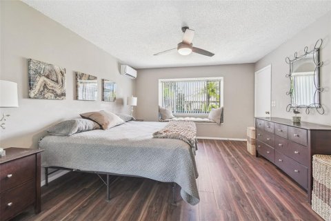 Casa en venta en Brandon, Florida, 4 dormitorios, 187.2 m2 № 1857883 - foto 17