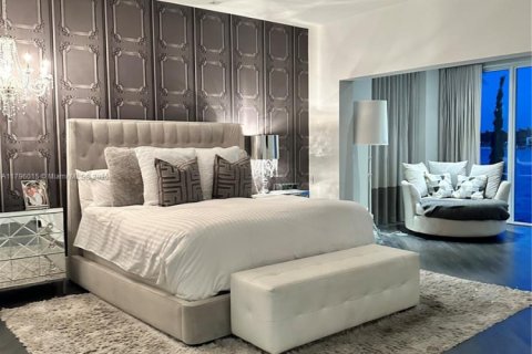 House in Doral, Florida 5 bedrooms, 388.8 sq.m. № 1978048 - photo 26