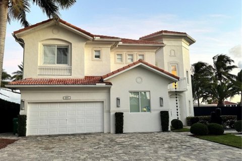 House in Doral, Florida 5 bedrooms, 388.8 sq.m. № 1978048 - photo 3