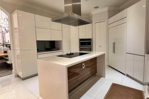 House in Doral, Florida 5 bedrooms, 388.8 sq.m. № 1978048 - photo 16