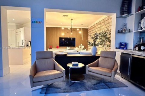 House in Doral, Florida 5 bedrooms, 388.8 sq.m. № 1978048 - photo 13