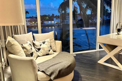 House in Doral, Florida 5 bedrooms, 388.8 sq.m. № 1978048 - photo 28