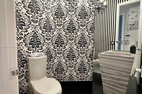 House in Doral, Florida 5 bedrooms, 388.8 sq.m. № 1978048 - photo 21