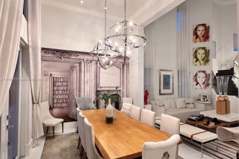 House in Doral, Florida 5 bedrooms, 388.8 sq.m. № 1978048 - photo 17