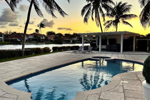 House in Doral, Florida 5 bedrooms, 388.8 sq.m. № 1978048 - photo 6