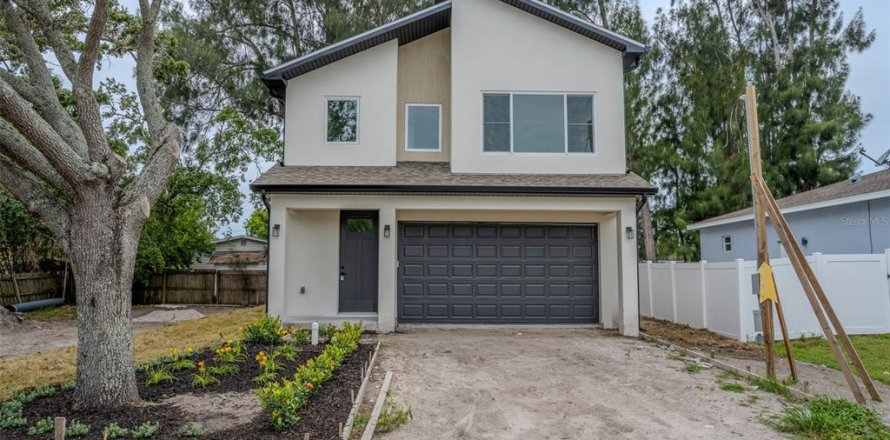House in Largo, Florida 3 bedrooms, 144.56 sq.m. № 1749631