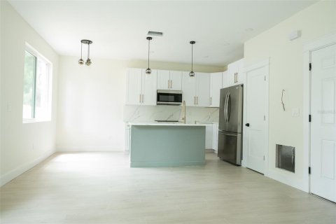 House in Largo, Florida 3 bedrooms, 144.56 sq.m. № 1749631 - photo 8