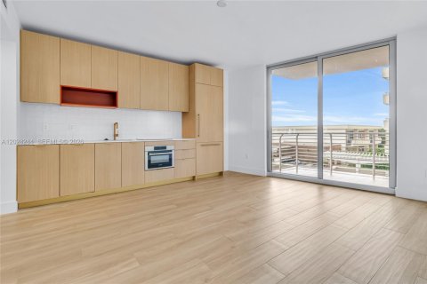Condominio en venta en Miami, Florida, 57.32 m2 № 2184037 - foto 2
