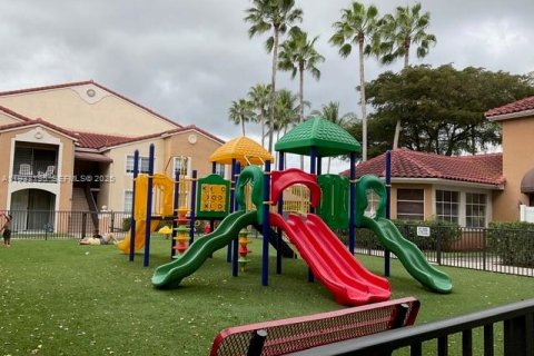 Condo in Miramar, Florida, 1 bedroom  № 1991383 - photo 6