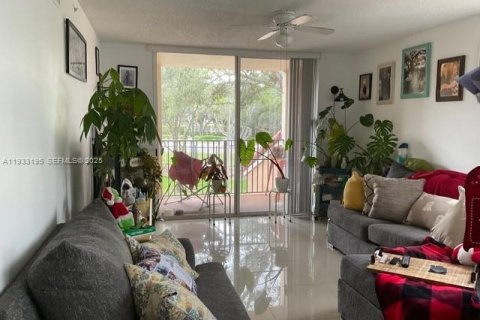 Condo in Miramar, Florida, 1 bedroom  № 1991383 - photo 2