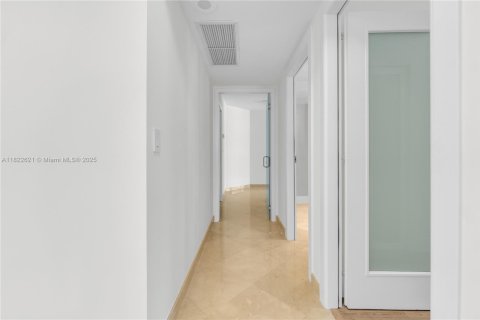 Condo in Bal Harbour, Florida, 2 bedrooms  № 1792541 - photo 22