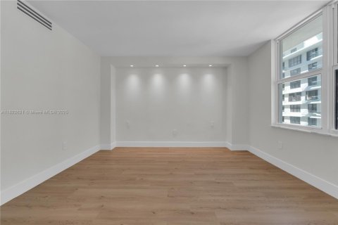 Condo in Bal Harbour, Florida, 2 bedrooms  № 1792541 - photo 30