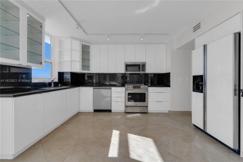 Condo in Bal Harbour, Florida, 2 bedrooms  № 1792541 - photo 21