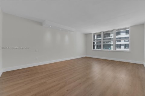 Condo in Bal Harbour, Florida, 2 bedrooms  № 1792541 - photo 23