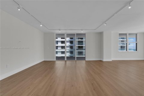 Condo in Bal Harbour, Florida, 2 bedrooms  № 1792541 - photo 11