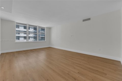 Condo in Bal Harbour, Florida, 2 bedrooms  № 1792541 - photo 25