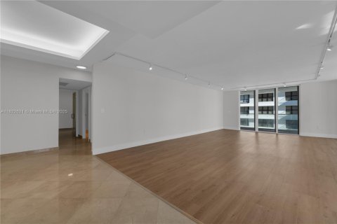 Condo in Bal Harbour, Florida, 2 bedrooms  № 1792541 - photo 14