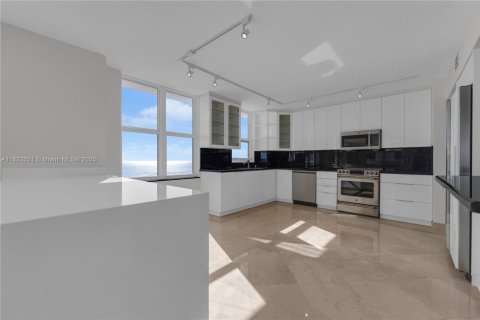 Condo in Bal Harbour, Florida, 2 bedrooms  № 1792541 - photo 19