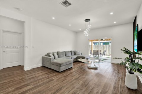 House in Homestead, Florida 3 bedrooms, 150.59 sq.m. № 2017798 - photo 8