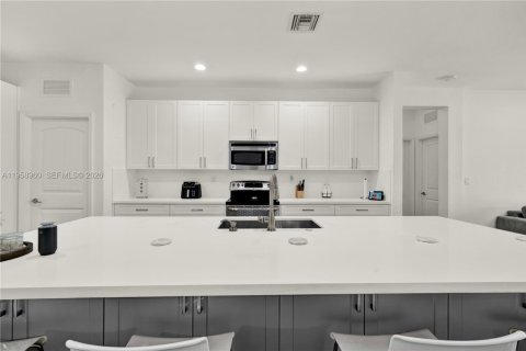 House in Homestead, Florida 3 bedrooms, 150.59 sq.m. № 2017798 - photo 18