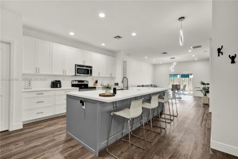 House in Homestead, Florida 3 bedrooms, 150.59 sq.m. № 2017798 - photo 11