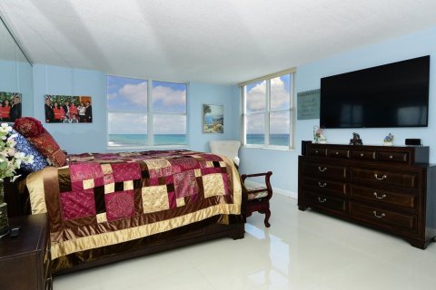 Copropriété à louer à Palm Beach, Floride: 2 chambres, 138.98 m2 № 2087719 - photo 11