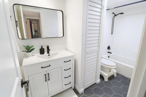 Townhouse in Plantation, Florida 2 bedrooms, 127.46 sq.m. № 2389870 - photo 14