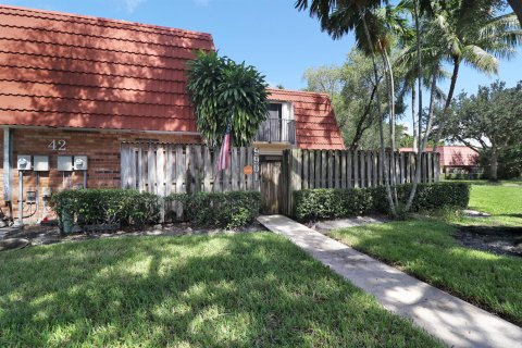 Townhouse in Plantation, Florida 2 bedrooms, 127.46 sq.m. № 2389870 - photo 3