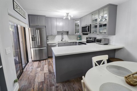 Townhouse in Plantation, Florida 2 bedrooms, 127.46 sq.m. № 2389870 - photo 5