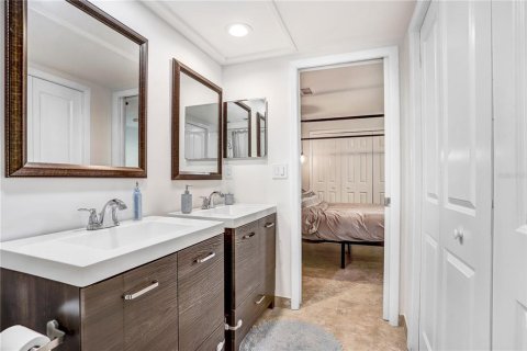 Condo in Tampa, Florida, 2 bedrooms  № 1785474 - photo 9