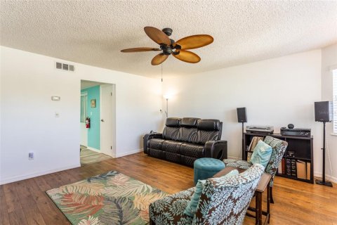 House in Palm Coast, Florida 4 bedrooms, 238.94 sq.m. № 2212800 - photo 16