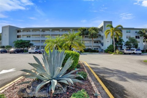 Condo in Coconut Creek, Florida, 2 bedrooms  № 2069184 - photo 3