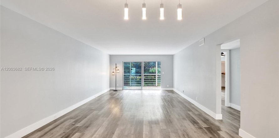 Condo in Coconut Creek, Florida, 2 bedrooms  № 2069184