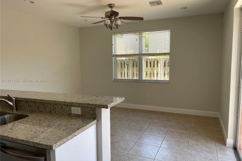 Casa en alquiler en Homestead, Florida, 4 dormitorios, 179.12 m2 № 2032730 - foto 5