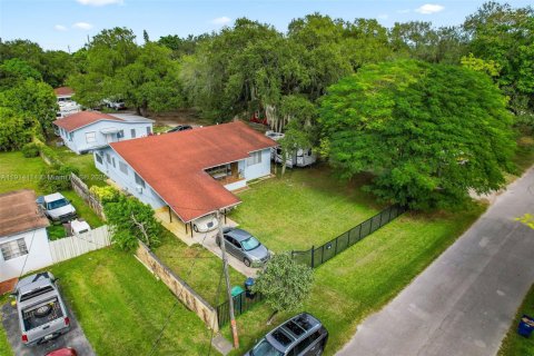 Villa ou maison à vendre à El Portal, Floride: 3 chambres, 453.92 m2 № 1970488 - photo 3