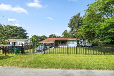Villa ou maison à vendre à El Portal, Floride: 3 chambres, 453.92 m2 № 1970488 - photo 5