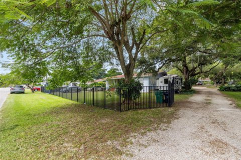 Villa ou maison à vendre à El Portal, Floride: 3 chambres, 453.92 m2 № 1970488 - photo 7