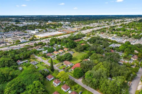 Villa ou maison à vendre à El Portal, Floride: 3 chambres, 453.92 m2 № 1970488 - photo 28