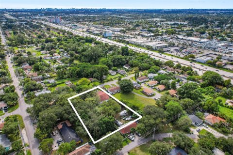 Villa ou maison à vendre à El Portal, Floride: 3 chambres, 453.92 m2 № 1970488 - photo 2