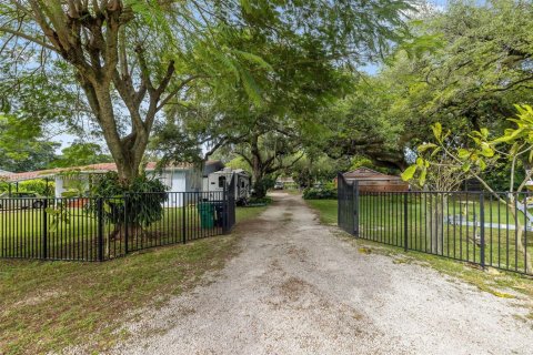 Villa ou maison à vendre à El Portal, Floride: 3 chambres, 453.92 m2 № 1970488 - photo 6