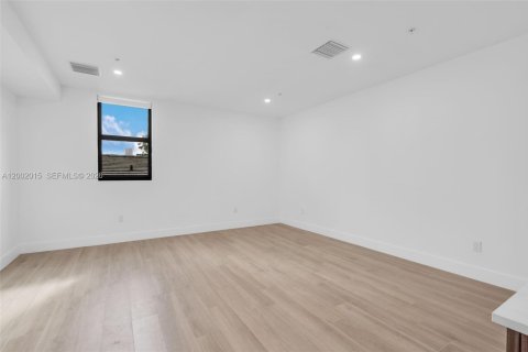 Immobilier commercial à vendre à Miami, Floride № 2170297 - photo 8