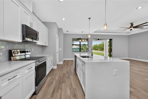 House in Port Charlotte, Florida 3 bedrooms, 161.65 sq.m. № 2224985 - photo 16